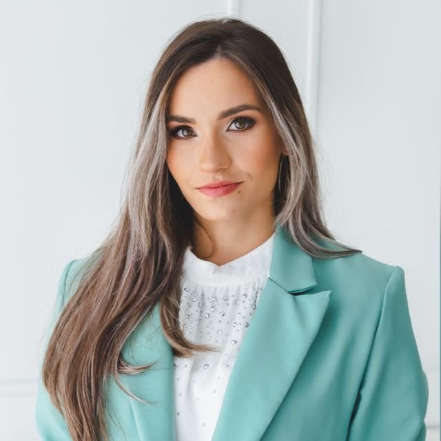 Dra. Karolyne Almeida